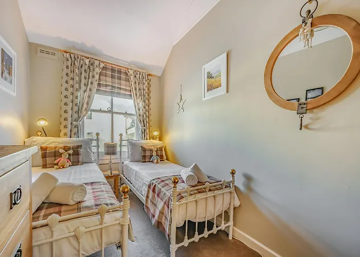 Holiday home Hazel's *